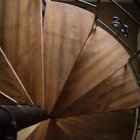 Old School House, Клифден