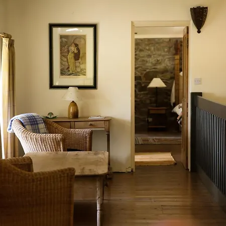 Old School House, * Клифден