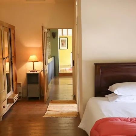 Old School House, * Клифден