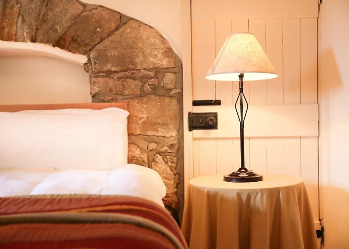 Old School House, * Clifden